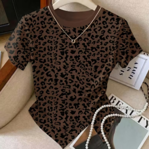 CAMISETA AJUSTADA DE CUELLO REDONDO CON ESTAMPADO DE LEOPARDO PARA MUJER