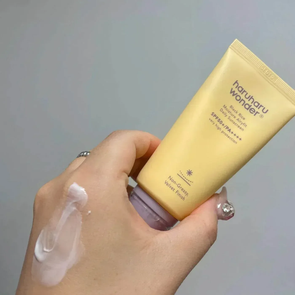 BLACK RICE MOISTURE AIRYFIT DAILY SUNSCREEN SPF50+ PA++++ - Imagen 4
